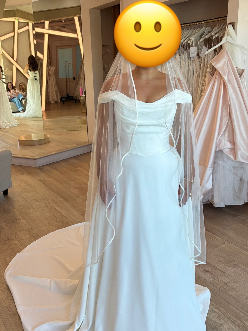 One of a kind unworn bridal gown - Picture 2 of 4